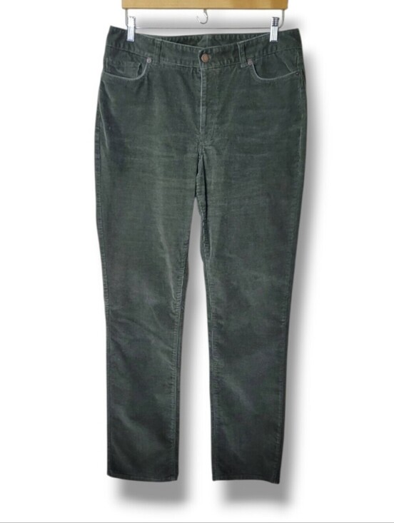 L.L. Bean Pants - LL Bean Favorite Fit Straight-Leg Corduroy Pants Size 12